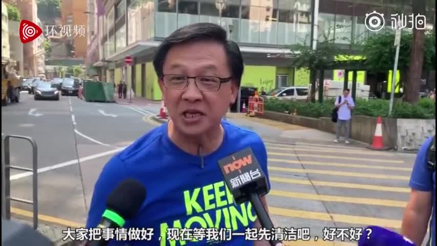 视频-香港市民清理反对派标语 何君尧：香港人可以