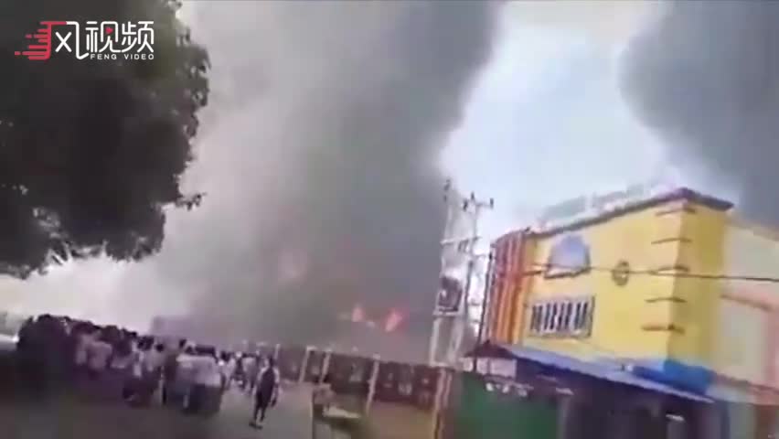 视频-印尼学生火烧政府大楼 致军警在内26死