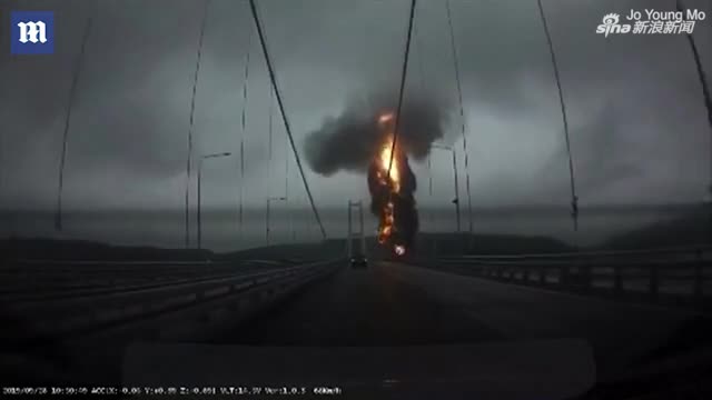 视频：韩国港口油轮突然爆炸起火 桥上汽车狂逃如大