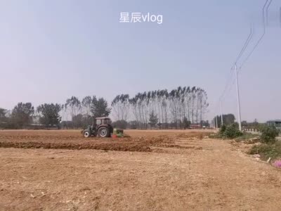 安徽淮北农民地里玉米杆粉碎20元一亩贵吗