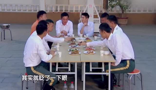 视频：中国仪仗兵为啥不能眨眼？“国外记者专门拍眨