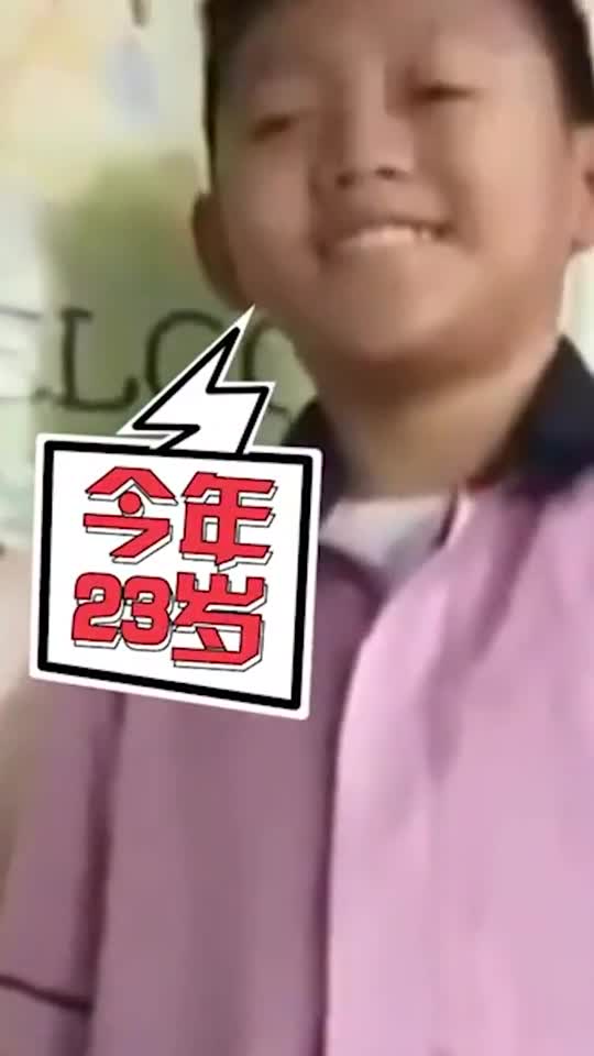 视频-23岁男老师走红网络 因“娃娃脸”常被当成