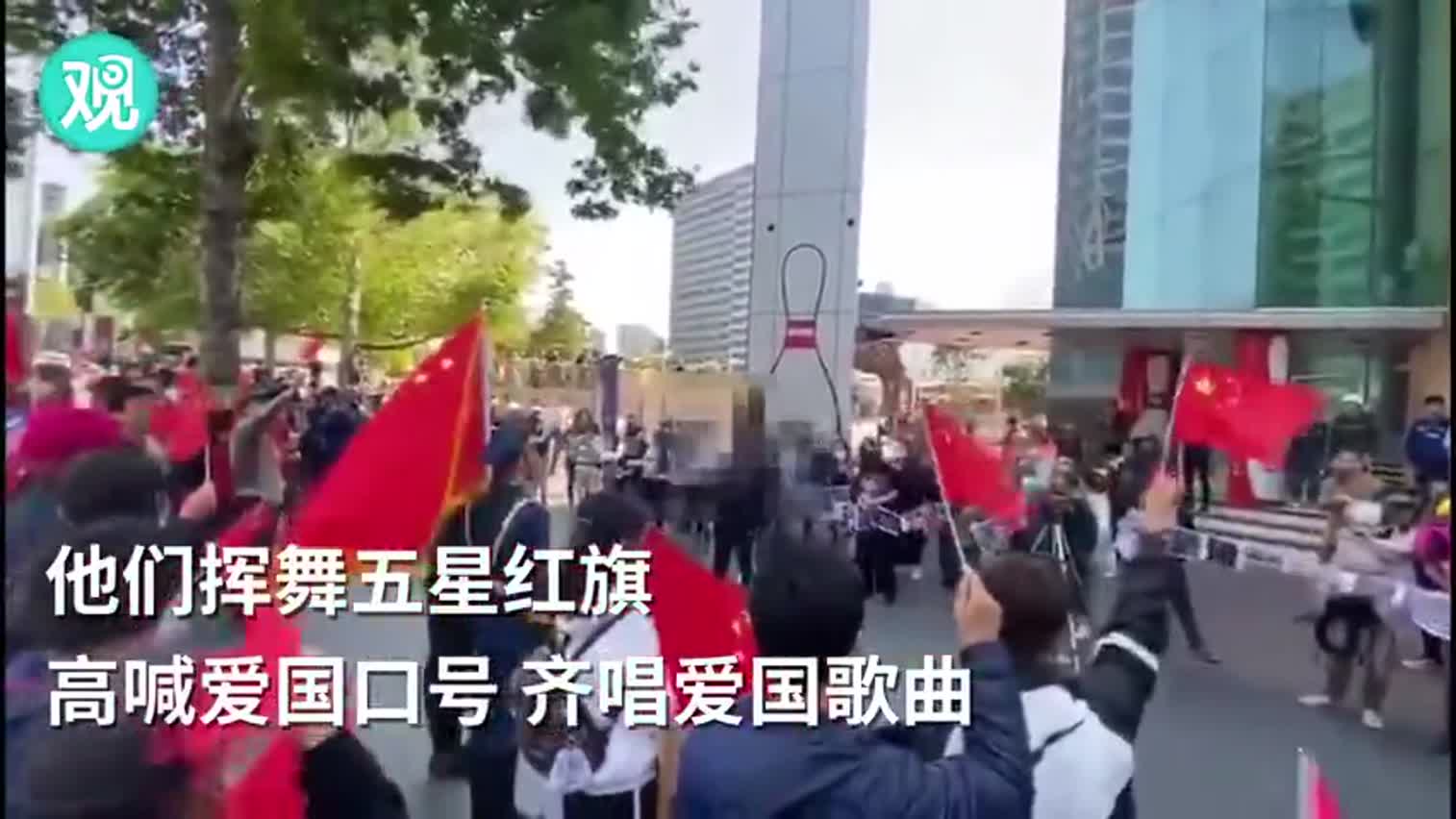视频：新西兰爱国华人集会 军迷现场cos解放军