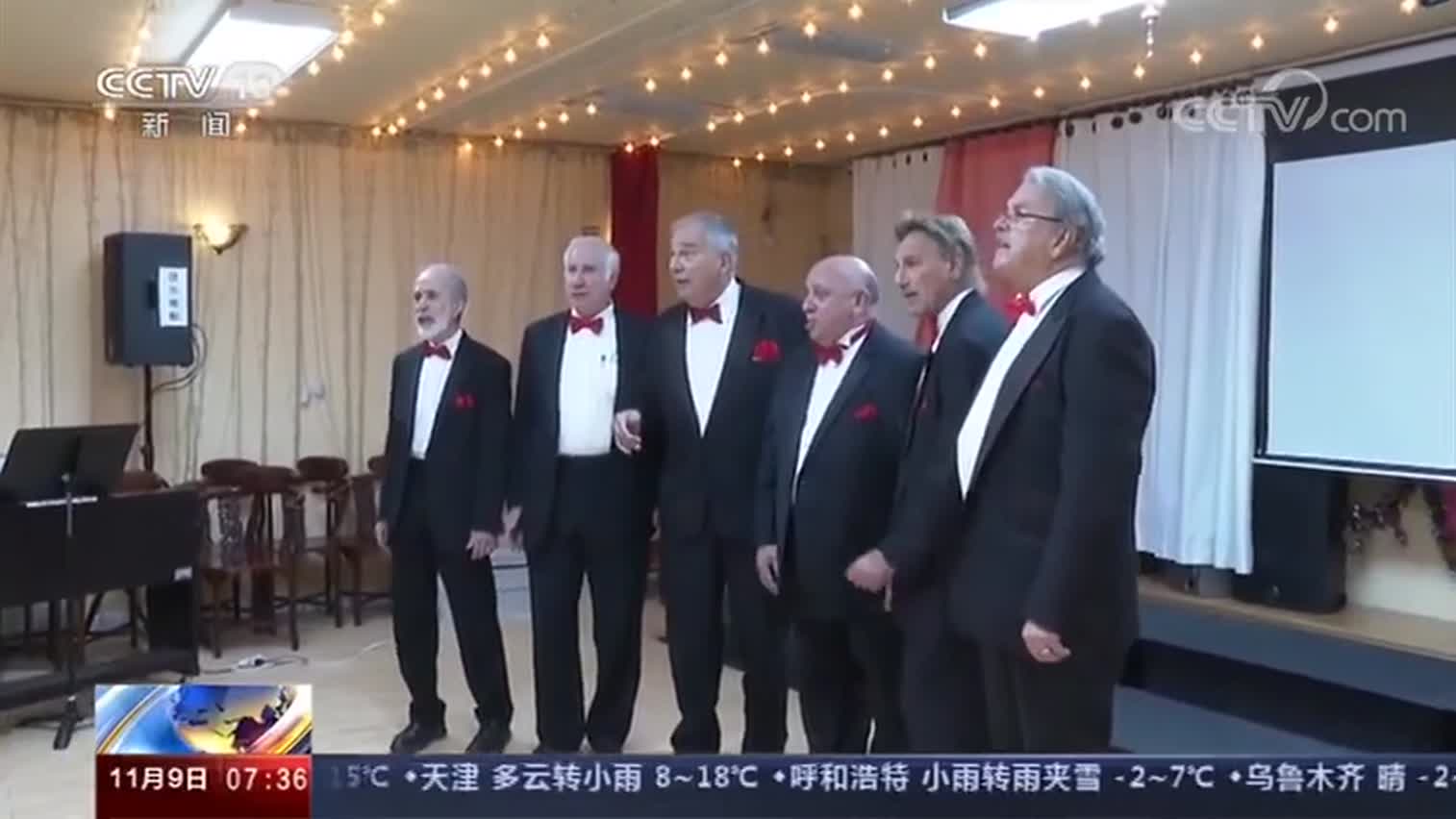 视频-美国合唱团苦练中国话 演唱《黄河大合唱》