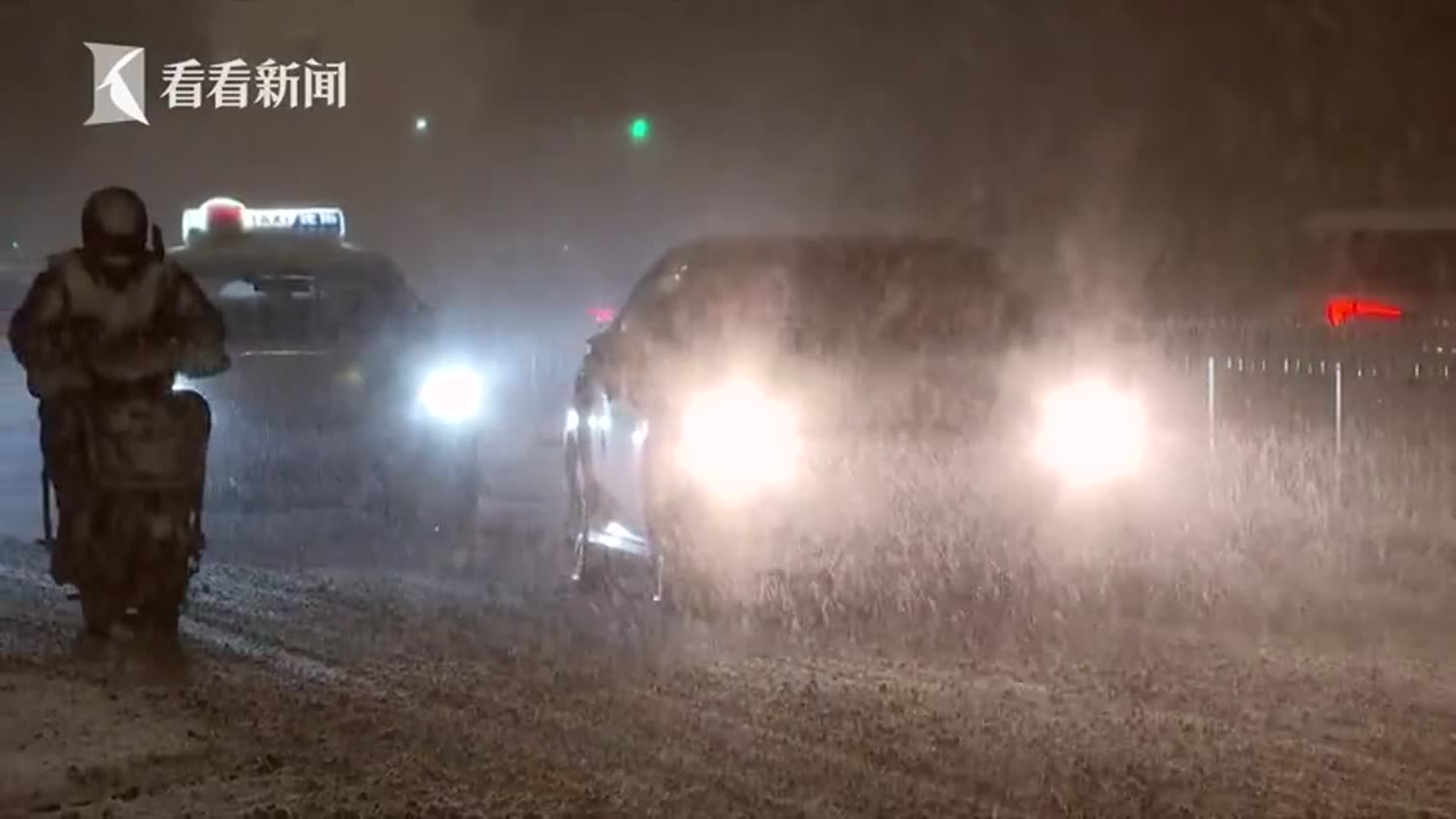 视频-辽宁多地迎入冬首场降雪 多条高速公路一度封