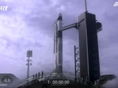 马斯克旗下的SpaceX空中炸火箭 逃逸系统测试成功