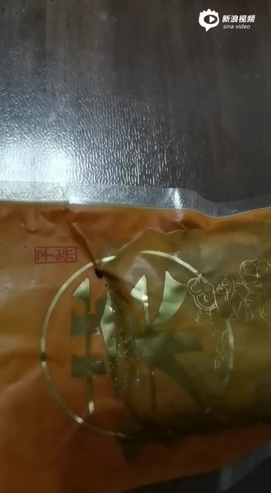 李子柒螺蛳粉外包装袋里有活的虫子