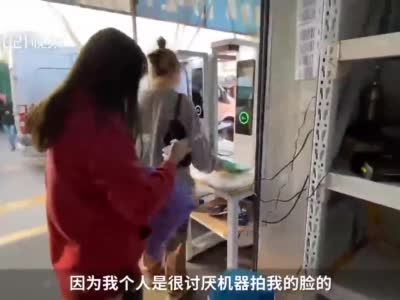 上海一快递代收点出新规 强制取件人拍照存档引质疑