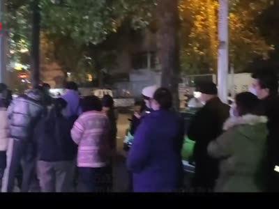 成都市核酸扩大检测已覆盖25.52万人 深夜11点队伍还有百米长