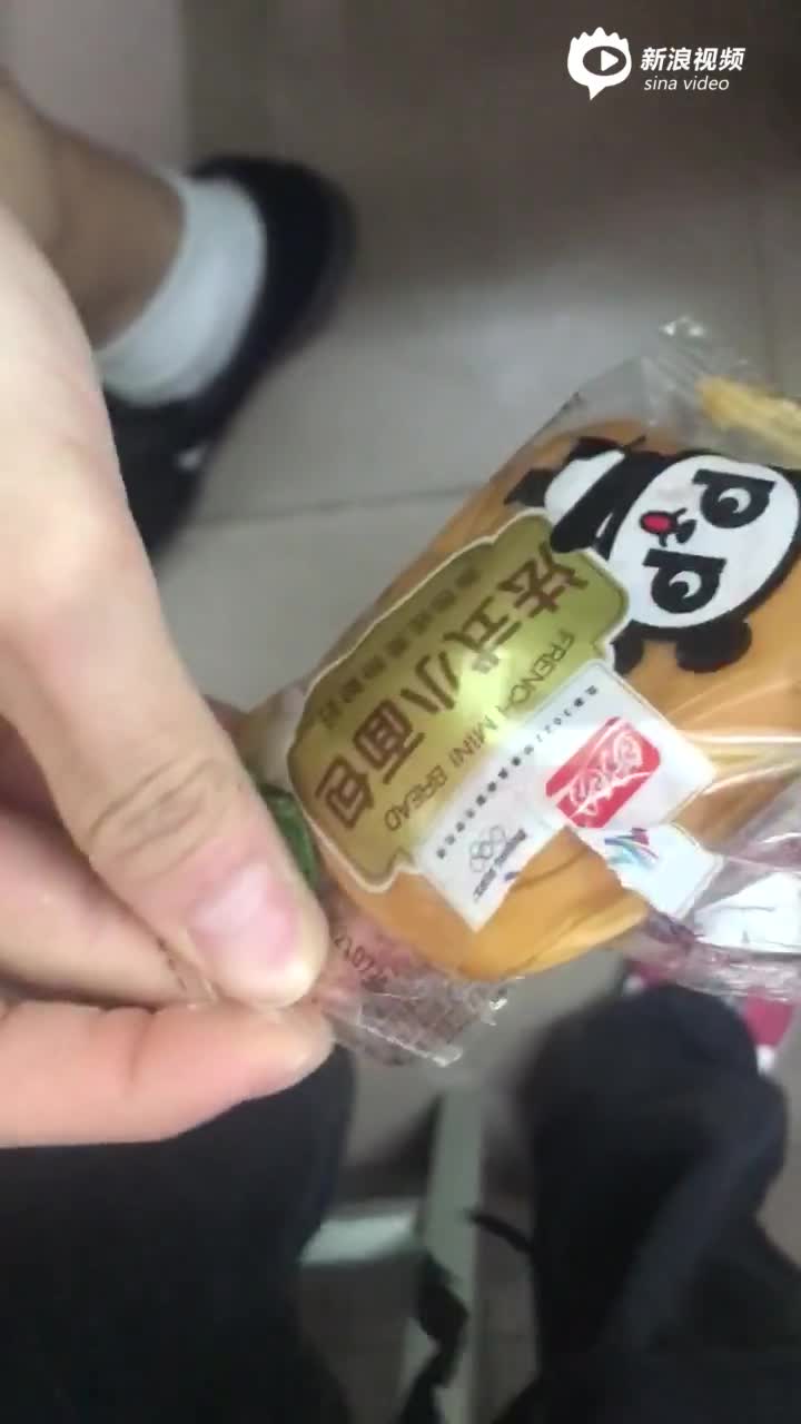 食品出现包装破损漏气有虫子进入