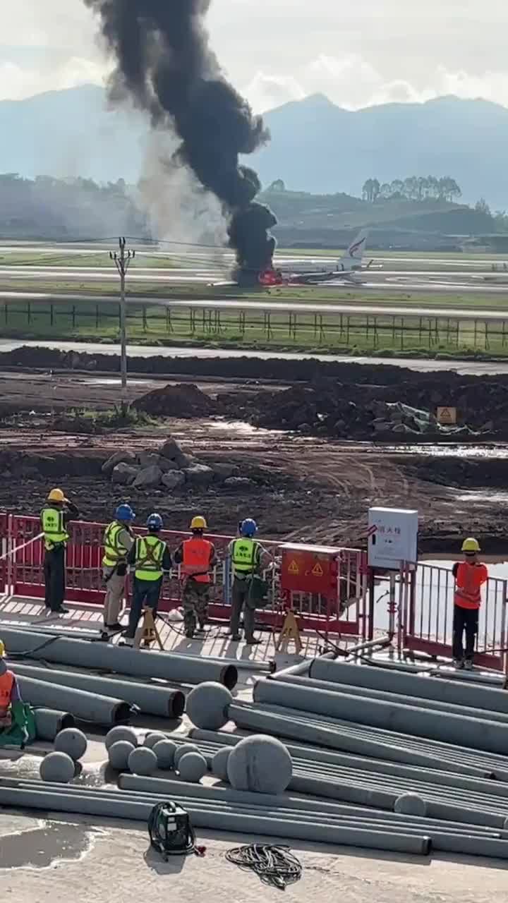 重庆江北国际机场一航班冲出跑道起火 现已灭火救援|飞机|拉萨市|重庆